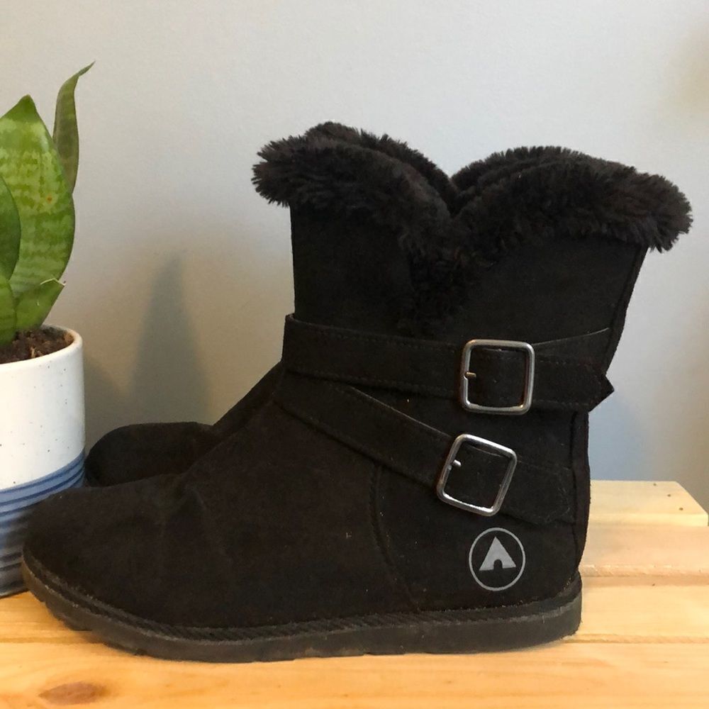 Sz 3 Black Airwalk Boots